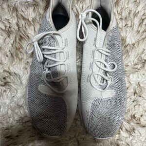 Adidas cloud men’s 11 shoes good condition grey and white